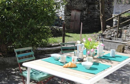 Brione House | Holiday house Brione for 1 - 12 persons with 6 bedrooms - Detached holiday house
