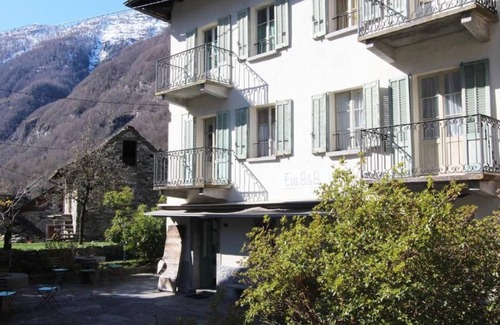 Brione House | Holiday house Brione for 1 - 12 persons with 6 bedrooms - Detached holiday house