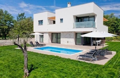 Karigador House | Holiday house Brtonigla for 1 - 8 persons with 4 bedrooms - Holiday home