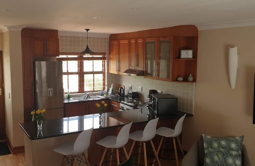 Tokai House | Holiday house Cape Town for 2 - 7 persons with 3 bedrooms - Twin house