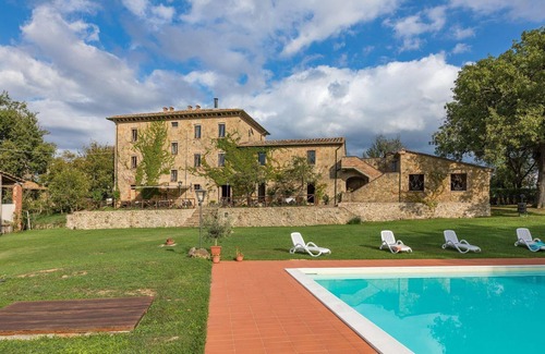 Chiusdino House | Holiday house Chiusdino for 1 - 12 persons with 4 bedrooms - Holiday home