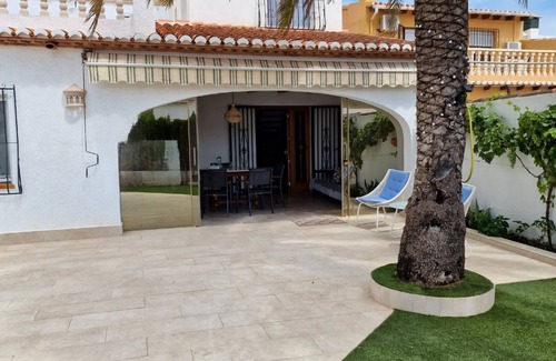 Molinell House | HOLIDAY HOUSE DIRECTLY BY THE SEA