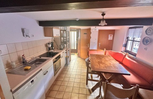 Hausen Apartment | Holiday house Frorath - cottage, shower and bath, toilet, 3 bedrooms