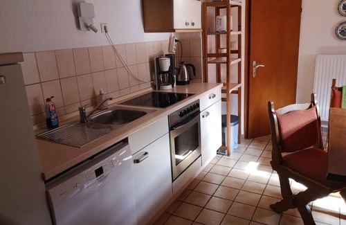 Hausen Apartment | Holiday house Frorath - cottage, shower and bath, toilet, 3 bedrooms
