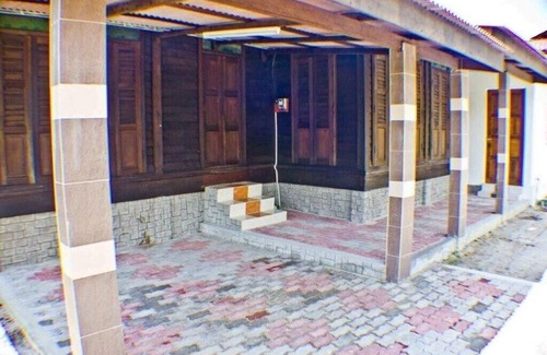 Lubok Buaya House | Holiday house in traditional wooden construction with massive cultivation