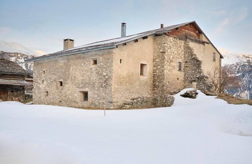 Lohn House | Holiday house Lohn GR for 1 - 4 persons with 2 bedrooms - Historical building