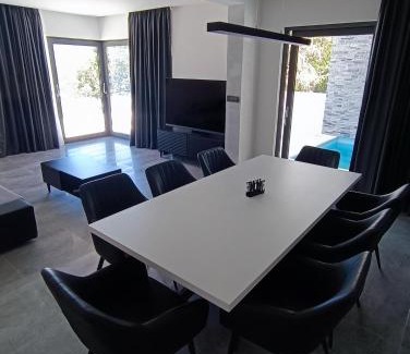 Borak House | Holiday House "M" Omiš - Newly renovated house with swimming pool, 3 rooms, gym, large terrace with amazing view on town and 6 parkplaces