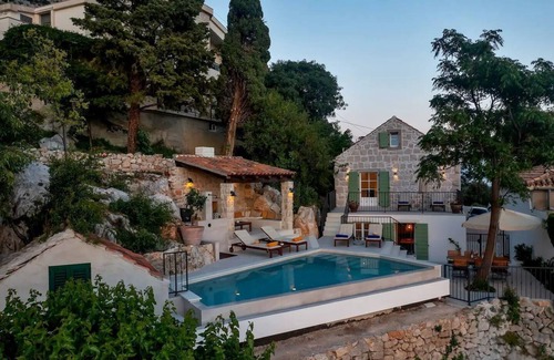Moca House | Holiday house Makarska for 1 - 6 persons with 3 bedrooms - Holiday apartment in one or multi-family