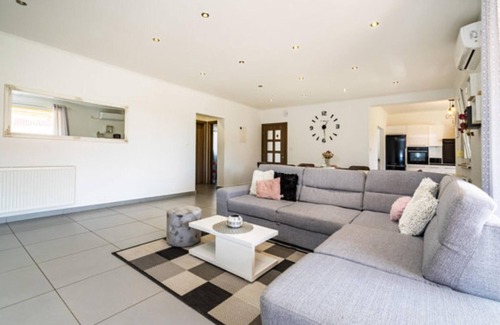 Lovinac House | Holiday House Mell with pool
