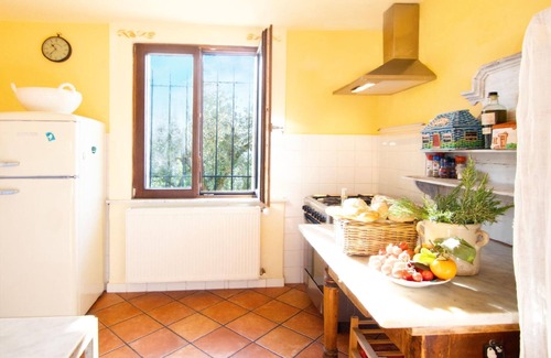 Podenzana House | Holiday house Montedivalli for 1 - 5 persons with 3 bedrooms - Holiday home