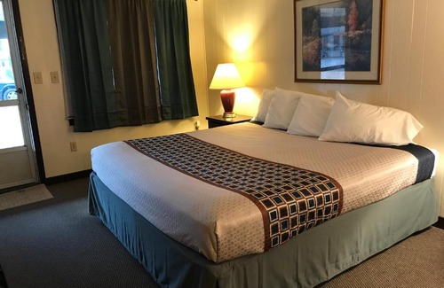 Hillsdale Hotel | Holiday House Motel