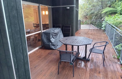 Moana House | Holiday house on 1 acre of native bush a few minutes walk to lake Brunner