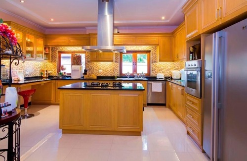 Nong Pla Lai House | Holiday house Pattaya for 1 - 12 persons with 4 bedrooms - Holiday home