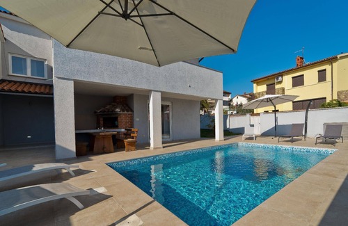 Skatari House | Holiday house Pula for 1 - 8 persons with 3 bedrooms - Holiday house