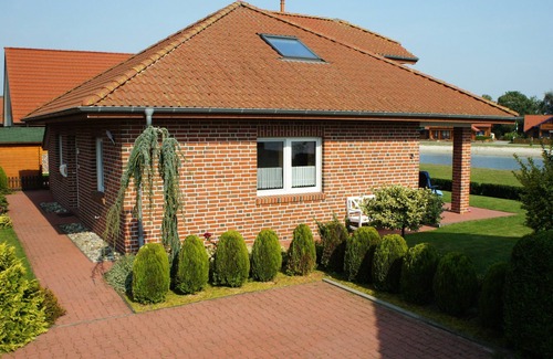 Walchum House | Holiday house right on the lake