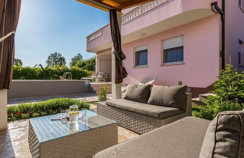 Stobrec House | Holiday house Stobrec for 1 - 6 persons with 4 bedrooms - Holiday home