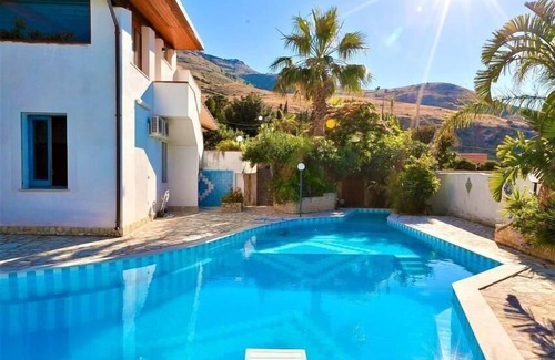 Valderice House | Holiday house Valderice for 1 - 12 persons with 6 bedrooms - Holiday house