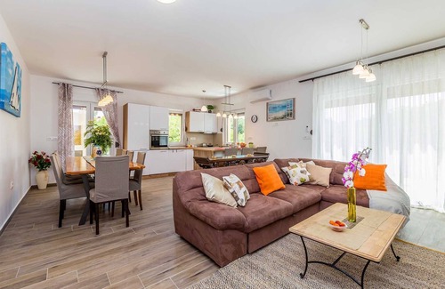 Gabonjin House | Holiday house VILLA JOZI