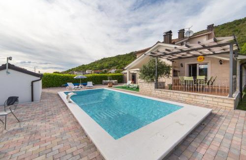 Trn Villa | Holiday House Villa Maca