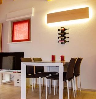 Tirano Apartment | Holiday House Viola
