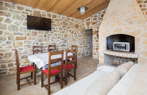 Kucine House | Holiday house Zrnovnica for 1 - 4 persons with 1 bedroom - Holiday house