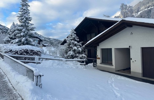 Zweisimmen Ski Chalet | Holiday house Zweisimmen for 1 - 13 persons with 5 bedrooms - Chalet