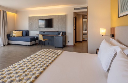 Correeira Hotel | Holiday Inn Algarve Albufeira by IHG