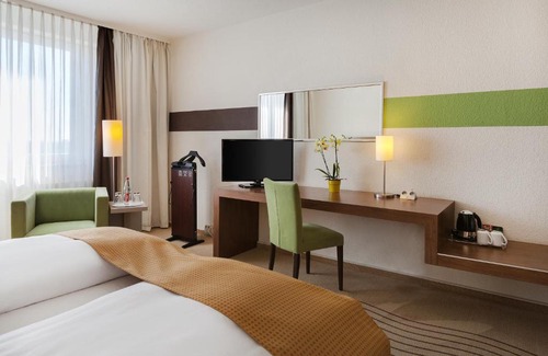 Hohenschoenhausen Hotel | Holiday Inn Berlin City-East Landsberger Allee, an IHG Hotel
