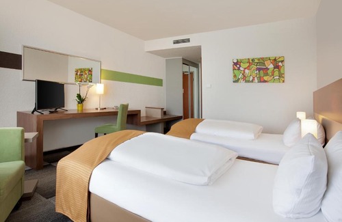 Hohenschoenhausen Hotel | Holiday Inn Berlin City-East Landsberger Allee, an IHG Hotel