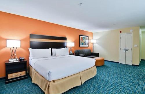 Bismarck Hotel | Holiday Inn Bismarck by IHG