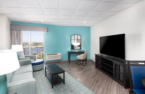 Charleston Hotel | Holiday Inn Charleston Riverview by IHG