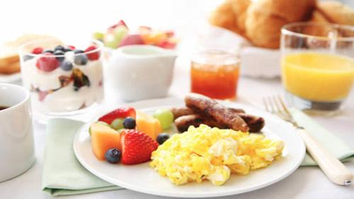 Village of Lakewood Hotel | Holiday Inn Chicago Nw Crystal Lk Conv Ctr by IHG