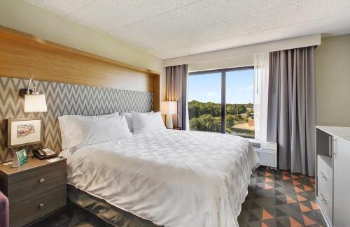 Village of Lakewood Hotel | Holiday Inn Chicago Nw Crystal Lk Conv Ctr by IHG