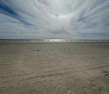 Beachside Village Apartment | Holiday Inn Club Vacations Galveston Beach Resort