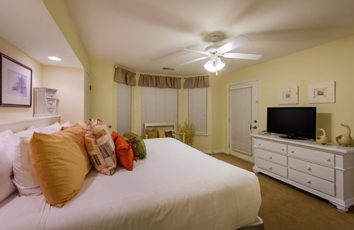 Branson Hotel | Holiday Inn Club Vacations Holiday Hills Resort Branson by IHG