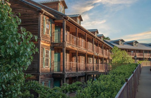 Flint Hotel | Holiday Inn Club Vacations Villages Resort at Lake Palestine
