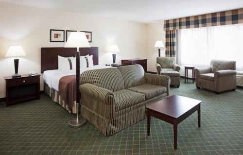 Marshfield Hotel | Holiday Inn Conference Center Marshfield by IHG