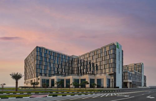 Dubai World Central Hotel | Holiday Inn Dubai Al-Maktoum Airport by IHG