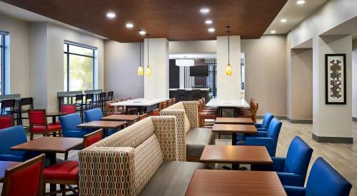 Glendale Hotel | Holiday Inn Express Niagara-On-The-Lake by IHG