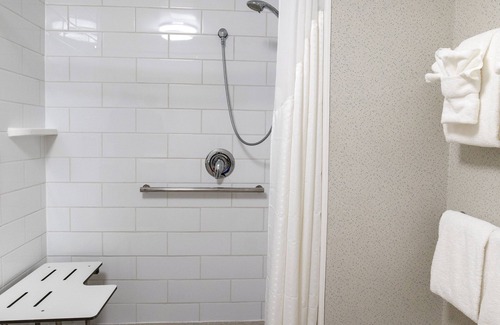 Sturtevant Hotel | Holiday Inn Express & Suites Racine by IHG