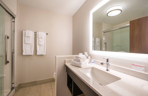 Arlington Hotel | Holiday Inn Express and Suites Jacksonville East by IHG