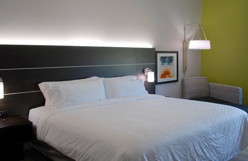 White Hall Hotel | Holiday Inn Express and Suites White Hall by IHG