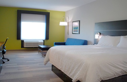 White Hall Hotel | Holiday Inn Express and Suites White Hall by IHG