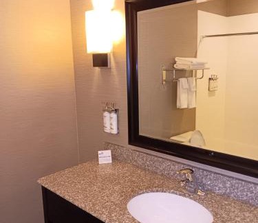 Derrick City Hotel | Holiday Inn Express and Suites - Bradford by IHG