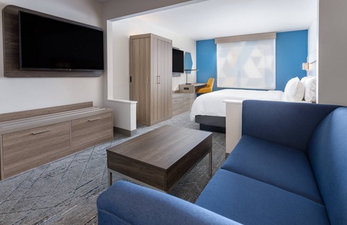 Vineland Hotel | Holiday Inn Express and Suites Vineland Millville by IHG