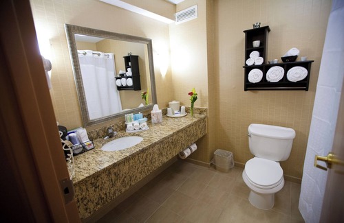 Vineland Hotel | Holiday Inn Express and Suites Vineland Millville by IHG