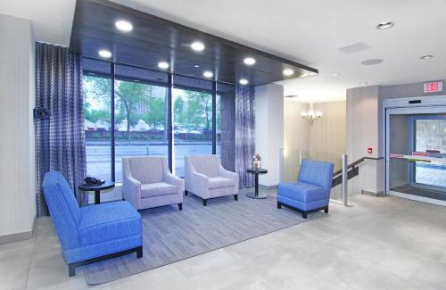 Downtown West End Hotel | Holiday Inn Express and Suites Calgary by IHG
