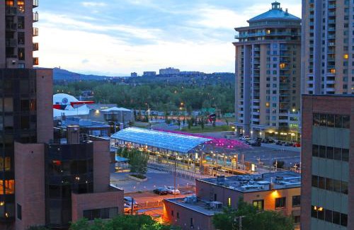 Downtown West End Hotel | Holiday Inn Express and Suites Calgary by IHG