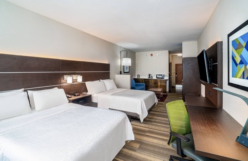 Winona Hotel | Holiday Inn Express and Suites Winona North by IHG