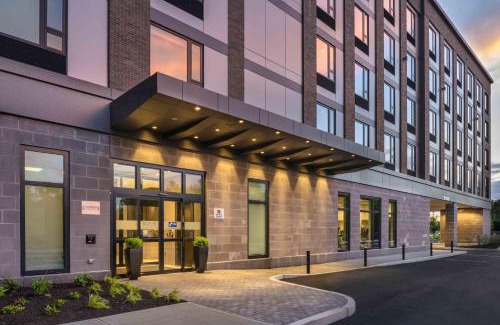 Revere Hotel | Holiday Inn Express - Boston Logan Airport - Revere by IHG